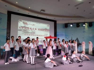 深圳市龙华中英文实验学校首届“中华文化节”在古诗文诵读声中拉开帷幕